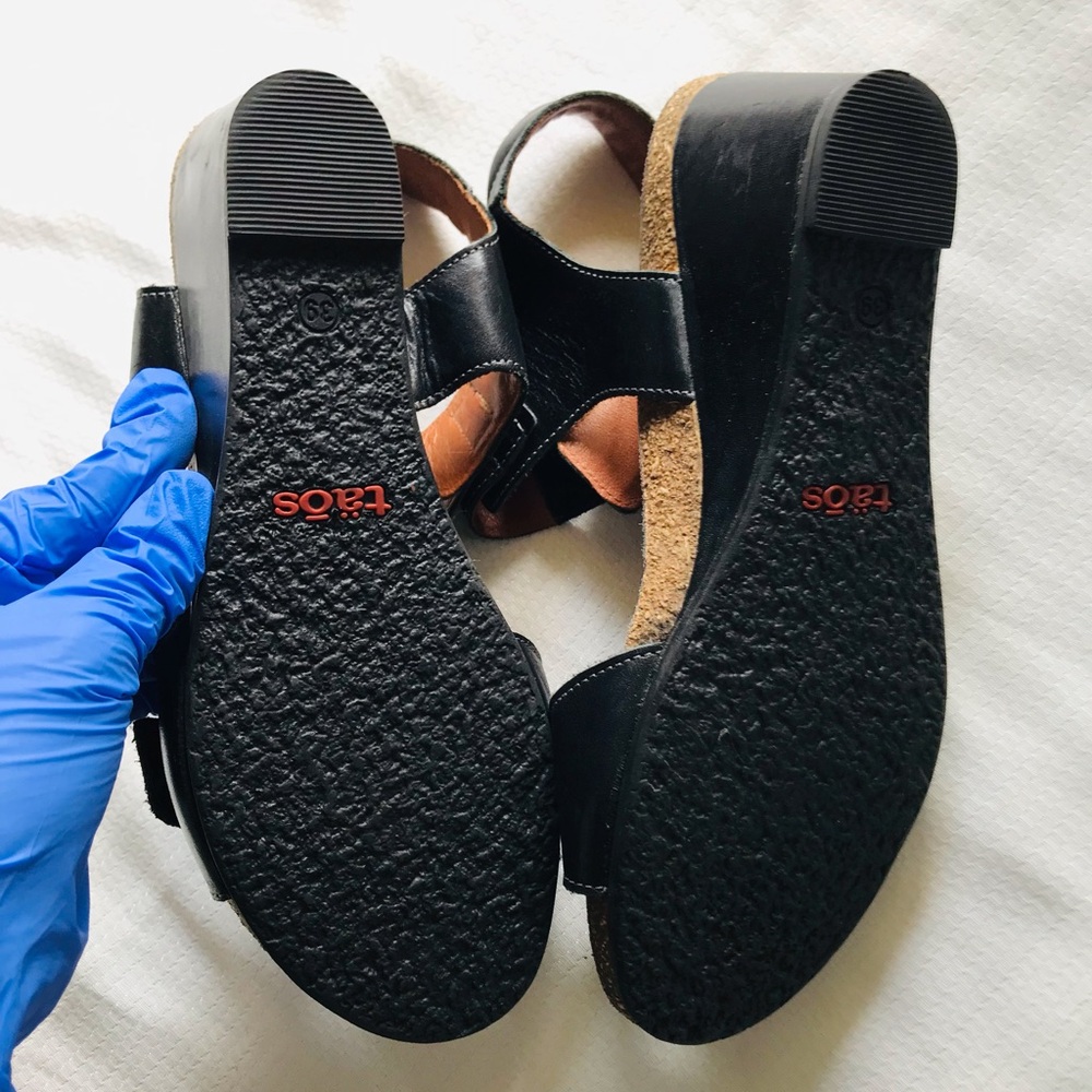 Taos Women's Black Wedge Sandals - Picture 7 of 11
